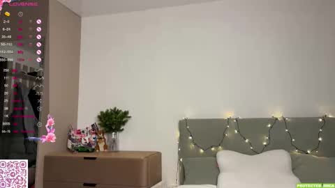 Mona online show from December 15, 2025, 2:43 pm