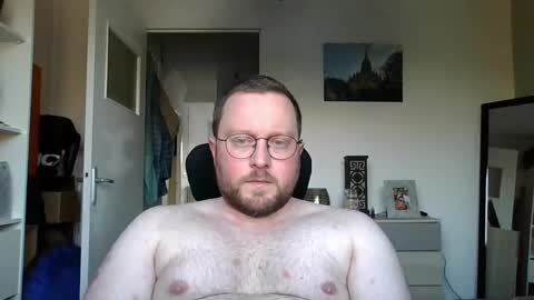 jeuneloup92 online show from February 25, 2025, 5:15 pm