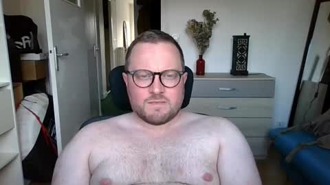 jeuneloup92 online show from September 25, 2025, 4:21 pm