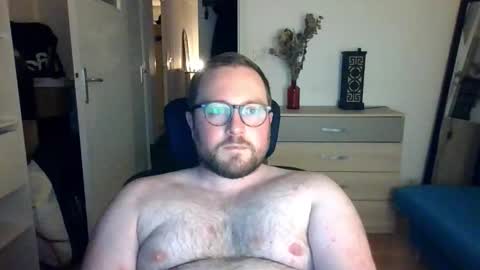 jeuneloup92 online show from October 21, 2025, 8:53 pm