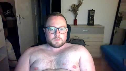 jeuneloup92 online show from November 21, 2025, 5:00 pm