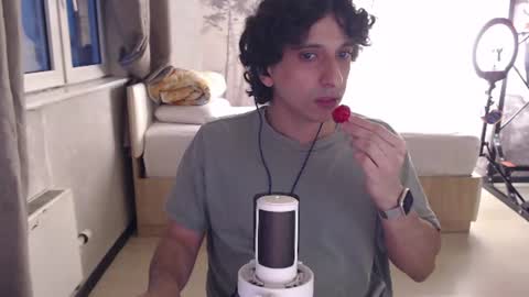 jeuo online show from June 15, 2026, 6:21 pm