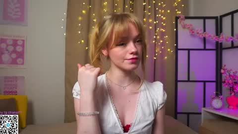 Gwen online show from April 8, 2026, 8:53 pm