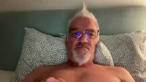 jewlronny online show from October 15, 2025, 6:19 pm