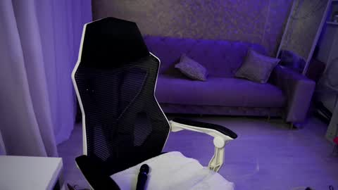 Snapshot of jeyssy69 chatting on December 22, 2024, 4:17 am Jeyssy also Andra  online show from December 22, 2024, 4:17 am