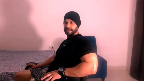 En moreno online show from November 19, 2025, 6:30 pm