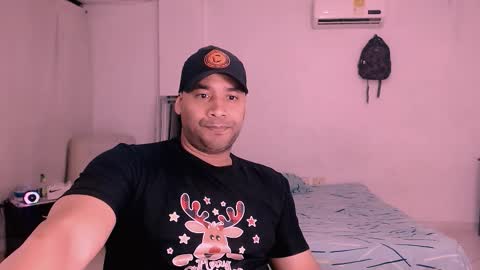 En moreno online show from December 4, 2025, 3:38 am