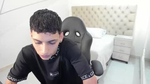 jhoanleandro online show from September 21, 2025, 5:09 am