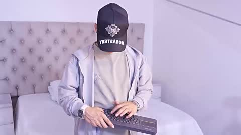 jhoanleandro online show from February 19, 2026, 4:08 am