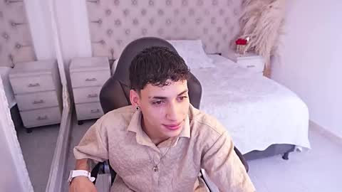 jhoanleandro online show from March 15, 2026, 4:18 am