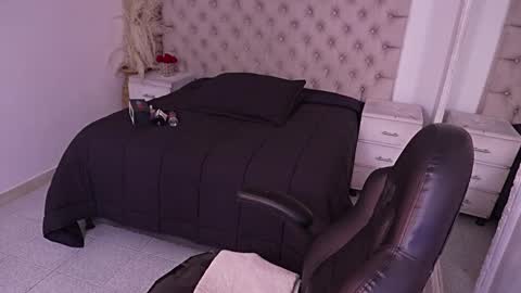 jhoanleandro online show from March 25, 2026, 6:08 am