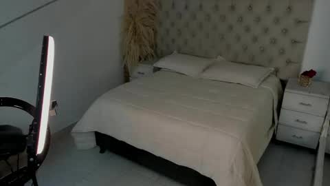 jhoanleandro online show from April 6, 2026, 4:32 am