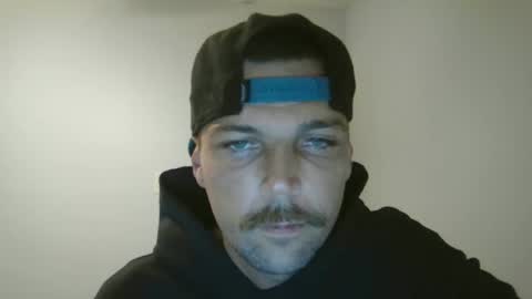 Snapshot of jholls chatting on October 12, 2025, 1:26 am jholls online show from October 12, 2025, 1:26 am