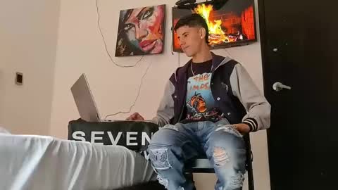 jhon online show from February 6, 2025, 3:52 pm