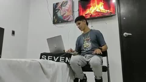 jhon online show from February 26, 2025, 6:26 am