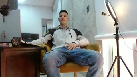 jhon online show from October 4, 2025, 5:00 pm