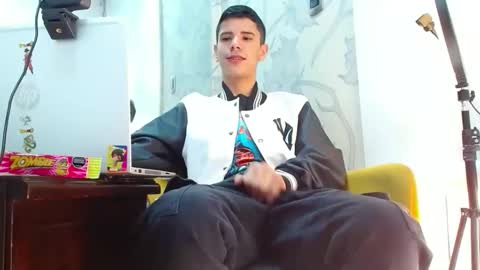 jhon online show from October 16, 2025, 2:29 pm