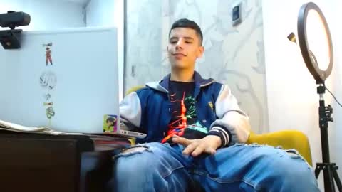 jhon online show from November 7, 2025, 8:03 am