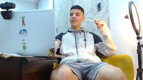 jhon online show from November 10, 2025, 8:52 pm