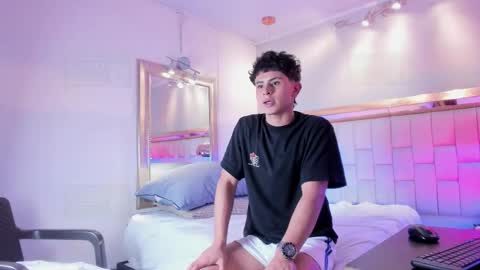 JHONNATHAN online show from December 19, 2025, 9:22 pm