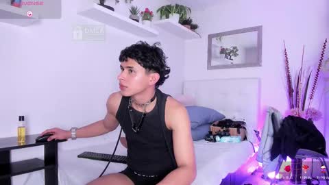 JHONNATHAN online show from March 17, 2026, 9:18 pm