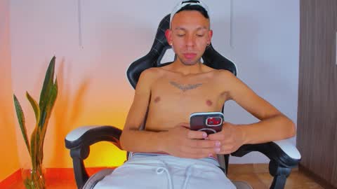 Snapshot of jhors_silv chatting on October 21, 2025, 12:33 am Jhors online show from October 21, 2025, 12:33 am