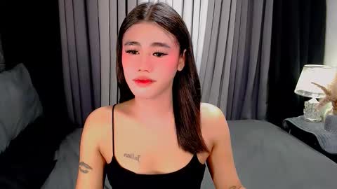 jhuliana_and_charles_room online show from November 18, 2025, 5:01 am