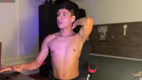 jim_dancer online show from December 27, 2024, 2:14 am