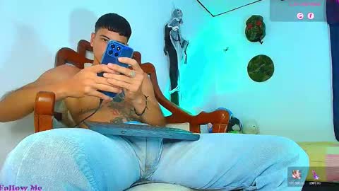 Jimm  Independent Model  online show from November 20, 2025, 4:51 pm