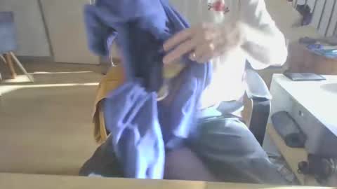 jin16000 online show from September 26, 2025, 3:49 pm