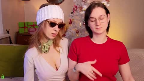 Snapshot of jitoon_exe chatting on December 20, 2024, 5:08 pm Hey Guys We are Julia ginger  Tina brunette online show from December 20, 2024, 5:08 pm
