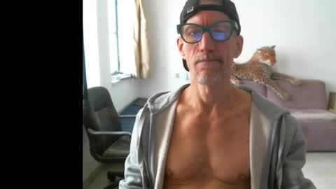 Snapshot of jlmbud chatting on February 24, 2026, 10:57 am jlmbud online show from February 24, 2026, 10:57 am