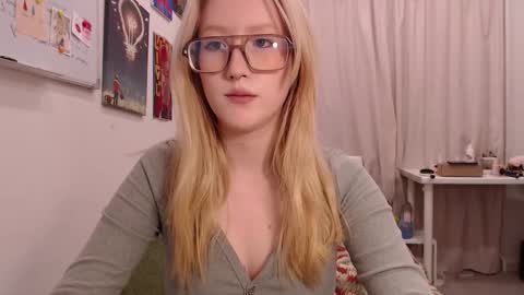 joan_kiss online show from September 8, 2025, 3:22 pm