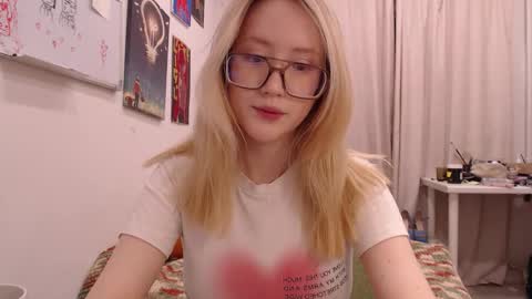 joan_kiss online show from December 4, 2025, 5:32 pm
