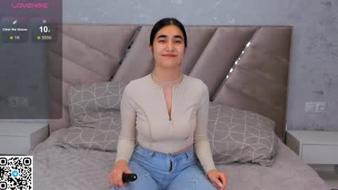 Snapshot of joangoulder chatting on December 19, 2024, 1:29 pm Mia online show from December 19, 2024, 1:29 pm