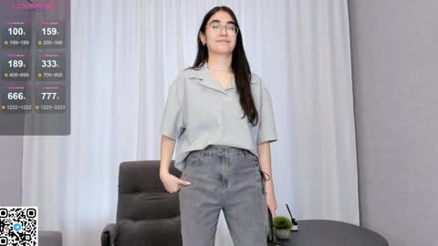 Snapshot of joangoulder chatting on January 4, 2025, 12:05 pm Mia online show from January 4, 2025, 12:05 pm