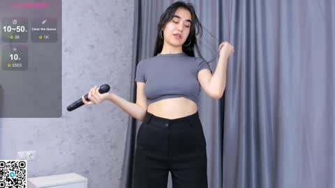 Snapshot of joangoulder chatting on January 10, 2025, 6:17 pm Mia online show from January 10, 2025, 6:17 pm