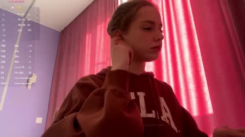 Lina online show from November 4, 2025, 7:51 am