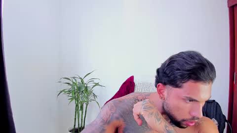 joe_esthetic online show from November 7, 2025, 4:07 pm