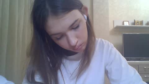 Jennifer online show from September 17, 2025, 7:37 pm