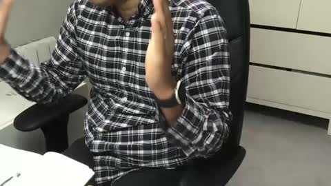 Snapshot of joeshades21 chatting on February 14, 2025, 10:07 am joeshades21 online show from February 14, 2025, 10:07 am