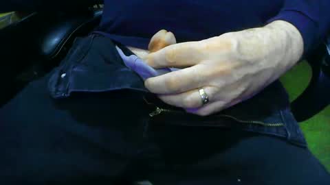 Snapshot of joeyballs123 chatting on December 19, 2025, 4:47 pm joeyballs123 online show from December 19, 2025, 4:47 pm