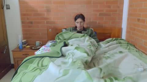 Snapshot of johan70nsexy chatting on February 13, 2026, 7:04 am johan70nsexy online show from February 13, 2026, 7:04 am