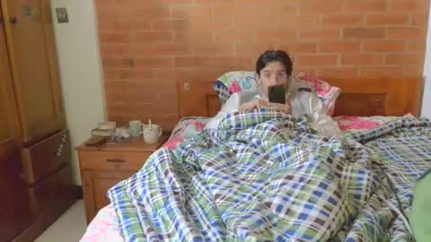 johan70nsexy online show from April 1, 2026, 2:25 pm