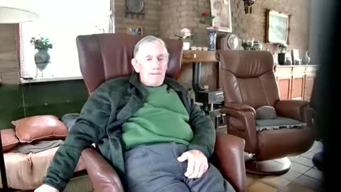 johan7 heet online show from December 6, 2024, 1:22 pm