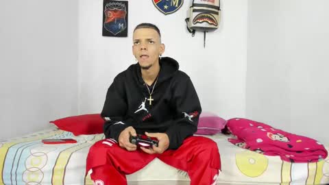 johan_and_antonella online show from December 2, 2024, 4:20 am