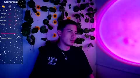 johan_parker222 online show from September 25, 2025, 11:19 pm