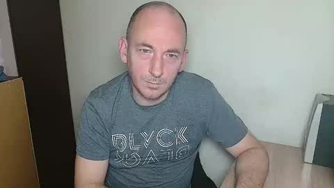 Snapshot of johanbarker chatting on February 1, 2026, 12:37 pm Johan online show from February 1, 2026, 12:37 pm