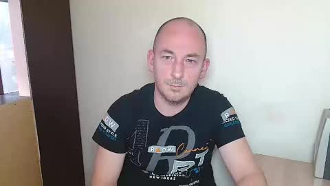 Snapshot of johanbarker chatting on February 2, 2026, 12:48 pm Johan online show from February 2, 2026, 12:48 pm