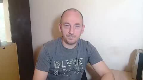 Snapshot of johanbarker chatting on February 13, 2026, 12:12 pm Johan online show from February 13, 2026, 12:12 pm